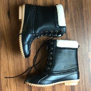 Link black boots youth size 3 lace up Sherpa lined